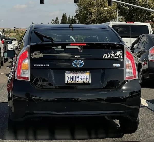 The back of a black Toyota Prius with an Alien movie themed license plate.