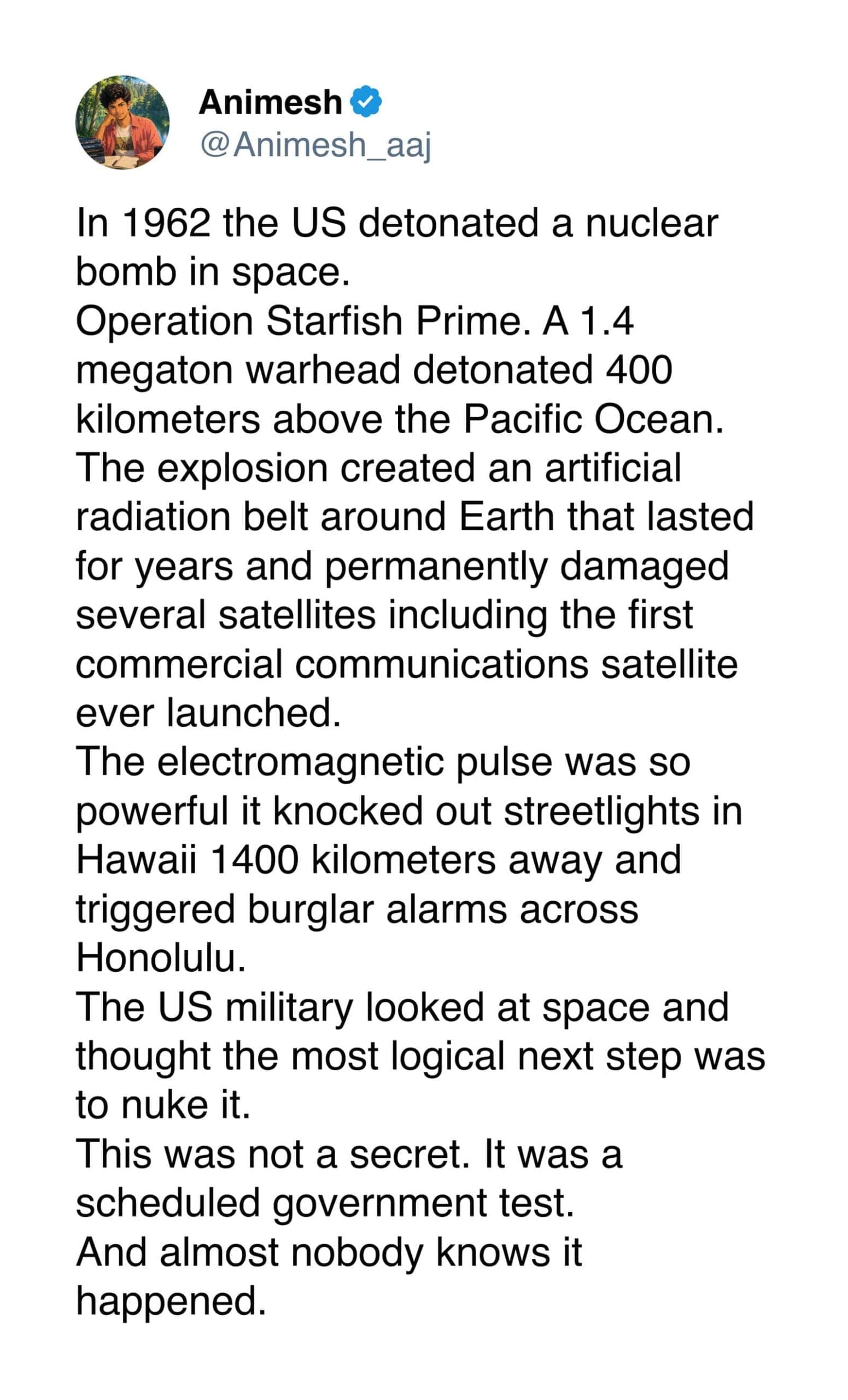 A text-based weird historical fact tweet about Operation Starfish Prime in 1962, when the US military detonated a 1.4 megaton nuclear bomb in space, accidentally blowing out streetlights and setting off burglar alarms in Hawaii.