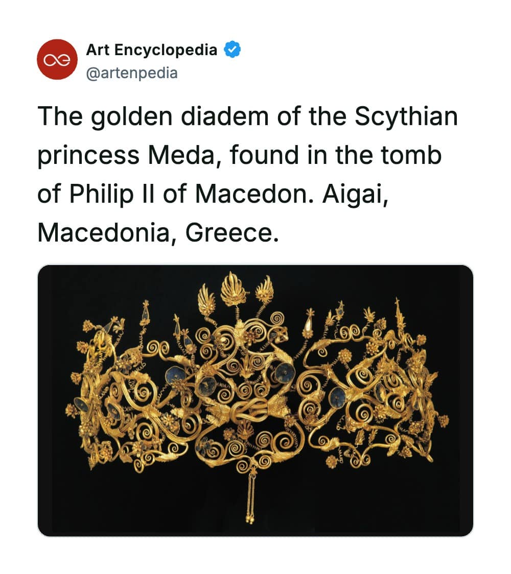 A rare historical photo highlighting the extraordinarily intricate golden diadem of the Scythian princess Meda, discovered in the tomb of Philip II of Macedon, covered in highly detailed wire filigree, spirals, and stylized floral crests.