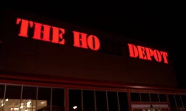 A broken Home Depot sign at night reading only THE HO DEPOT.